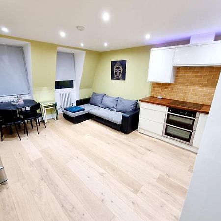 Stylish London Apartment With Terrace & Parking Extérieur photo